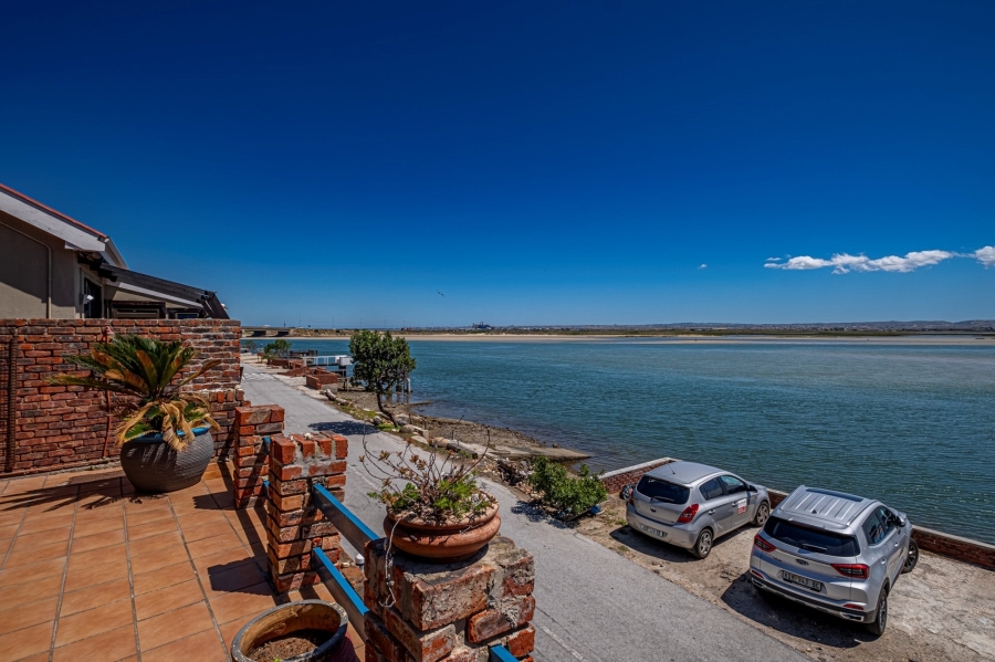 To Let 4 Bedroom Property for Rent in Amsterdamhoek Eastern Cape
